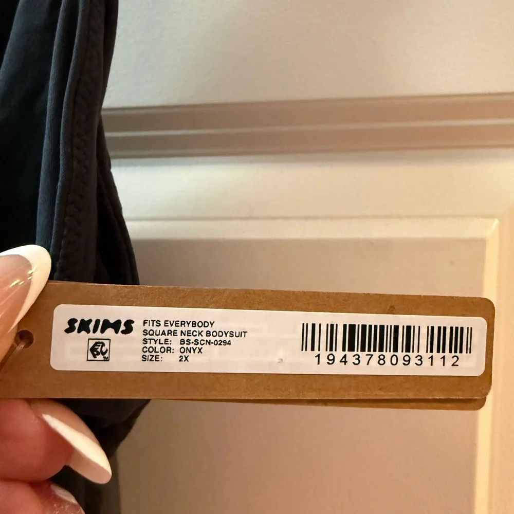 SKIMS Onyx Square Neck Bodysuit - Picture 3 of 4